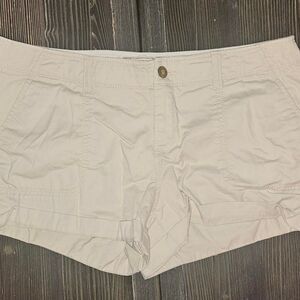 Old Navy Women's Khaki Shorts, Low Rise 3.5 in inseam